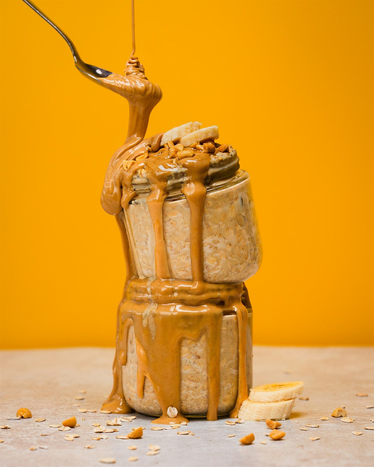 Potes de aveia com banana e pasta de amendoim