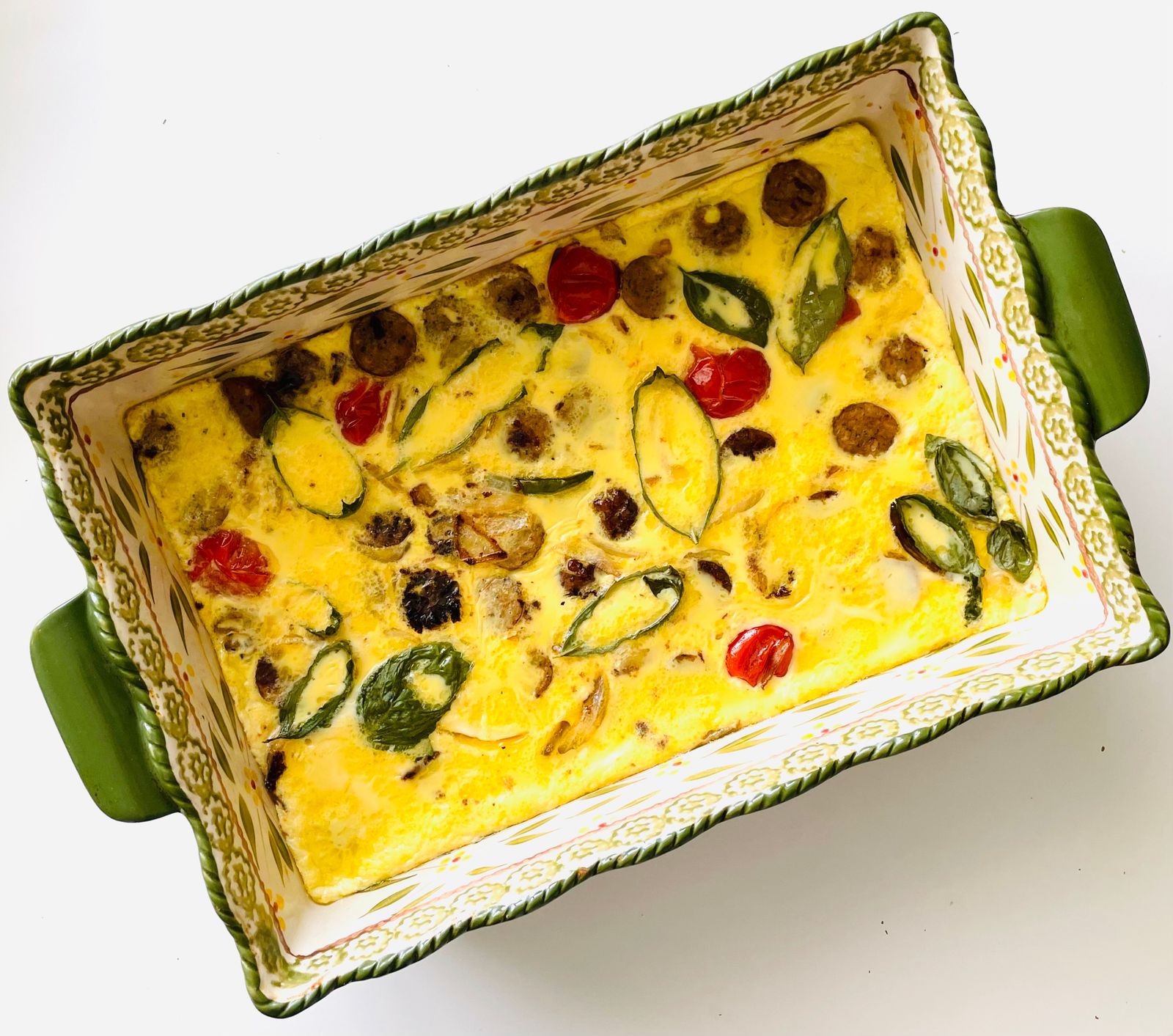 Torta assada de legumes com abobrinha e tomates-cereja