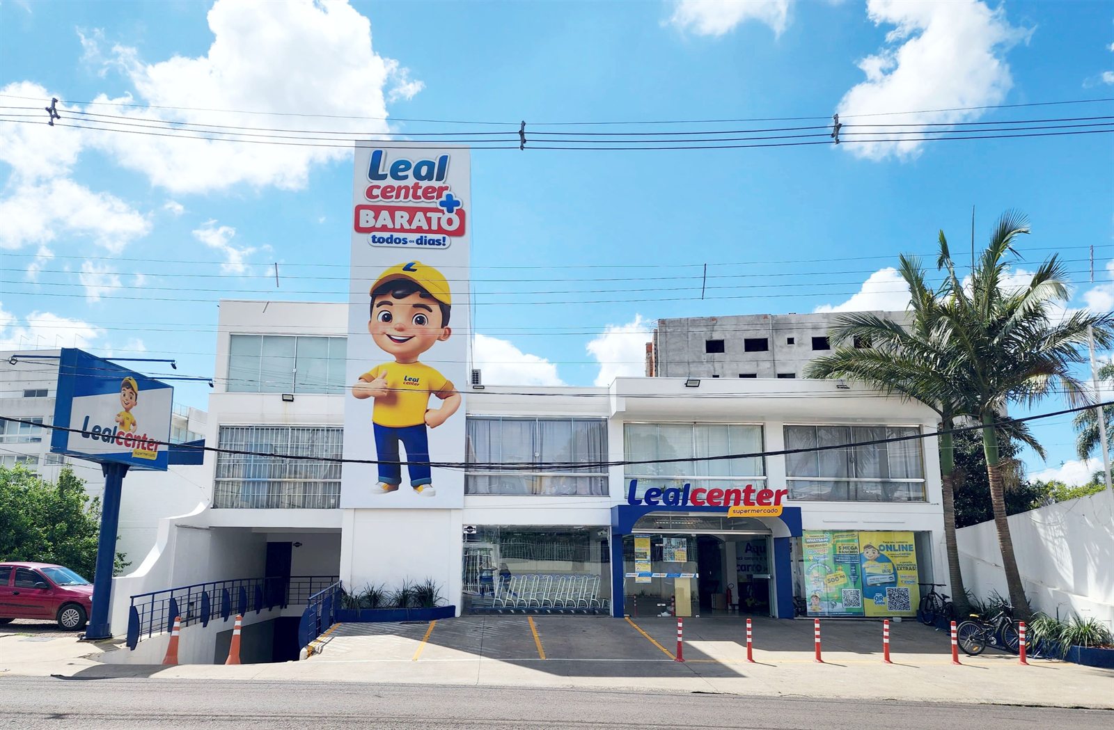 Fachada completa do Leal Center Matriz